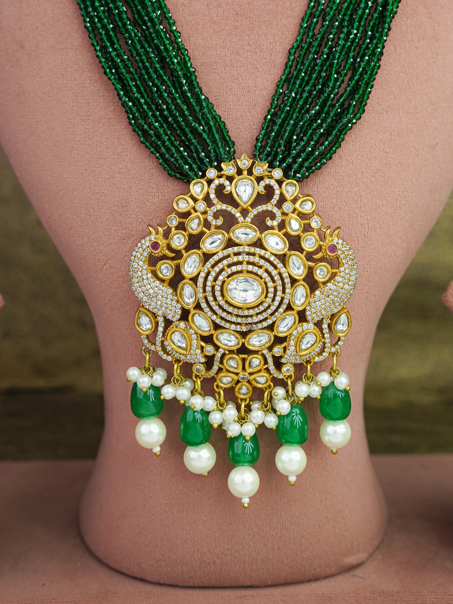 queen's long necklace set