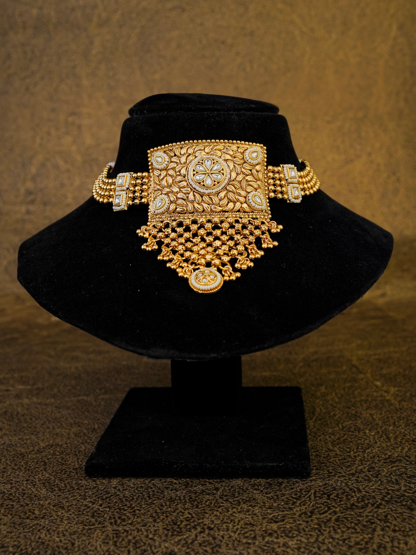 shilpika svarna leaf heritage choker set