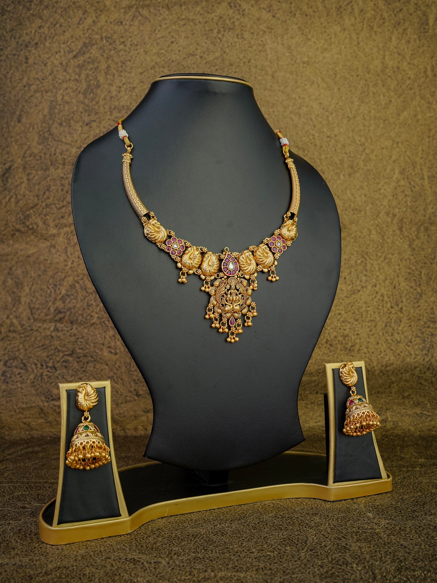 aishwarya pratima heritage choker set