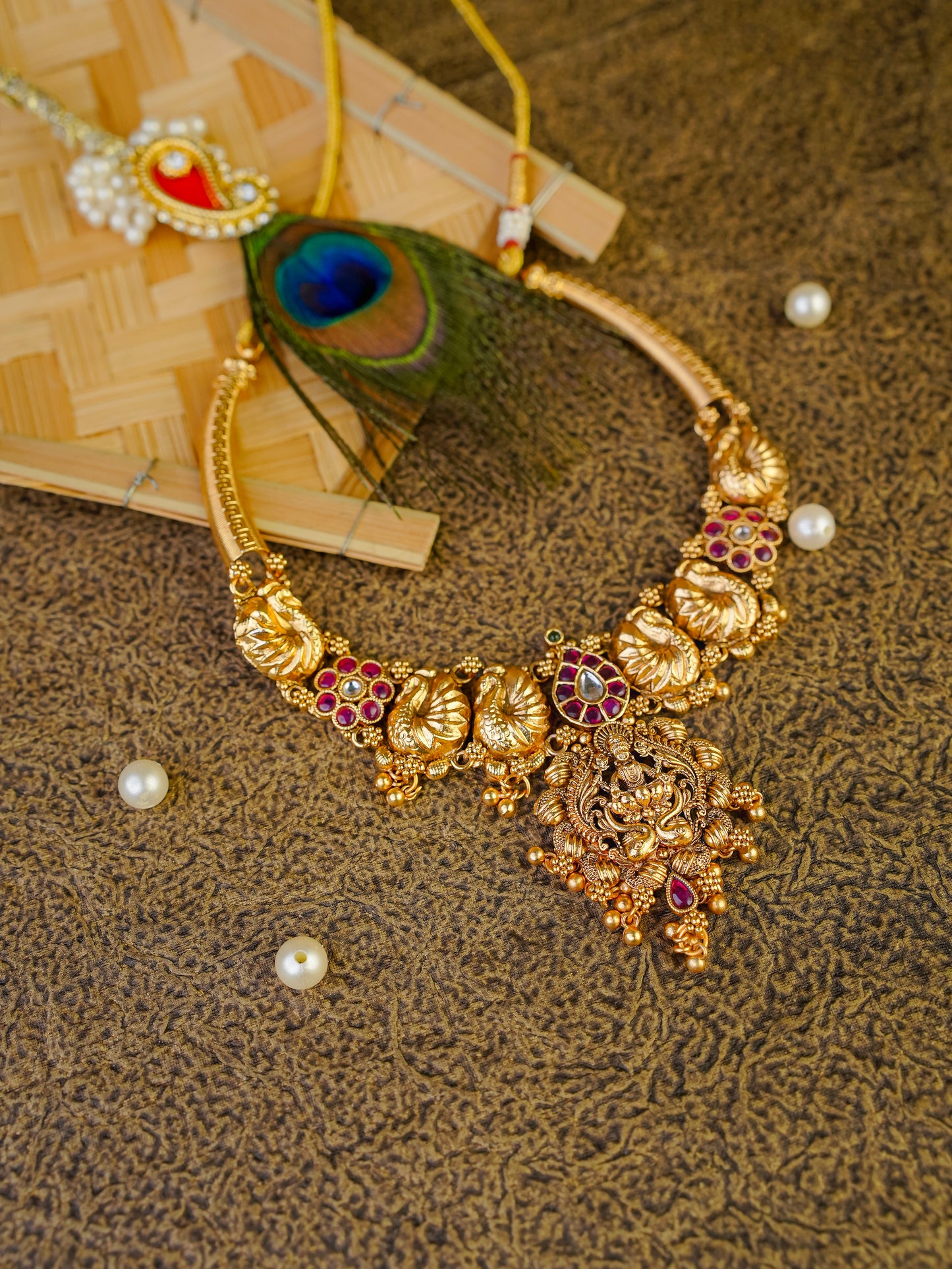 aishwarya pratima heritage choker set