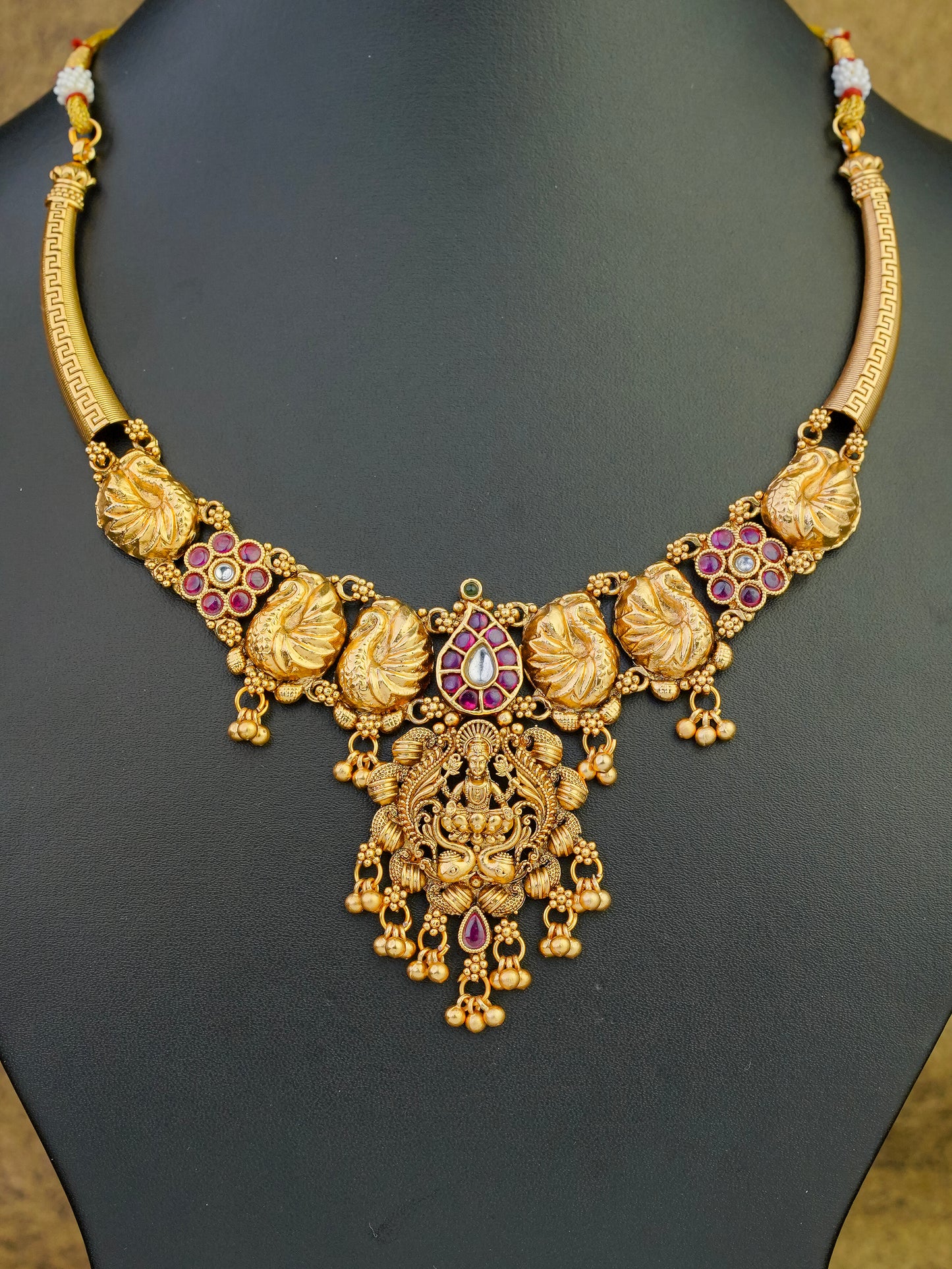 aishwarya pratima heritage choker set