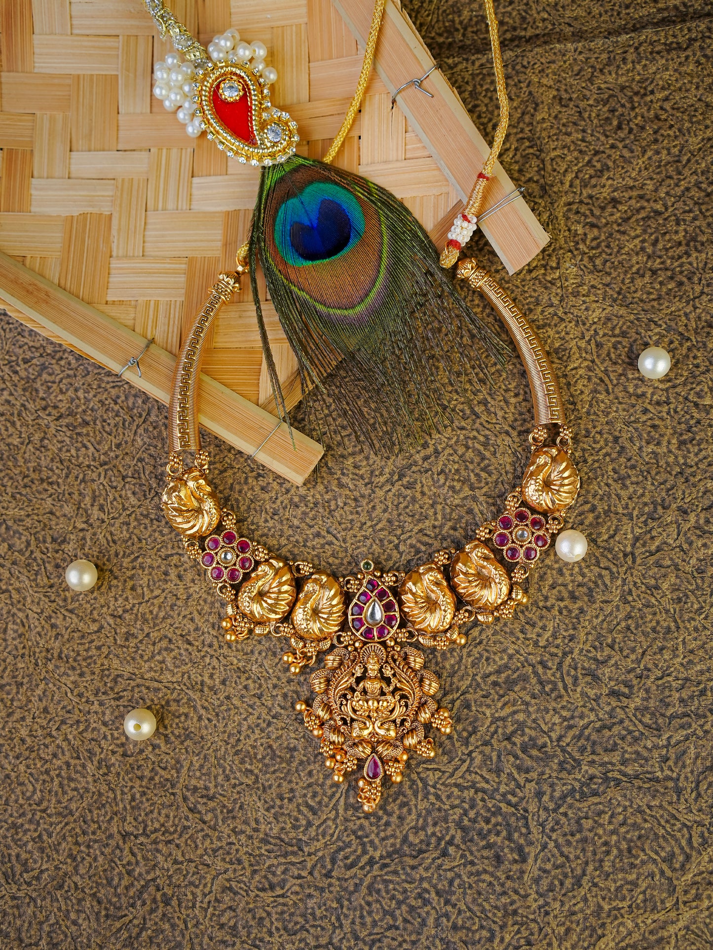 aishwarya pratima heritage choker set