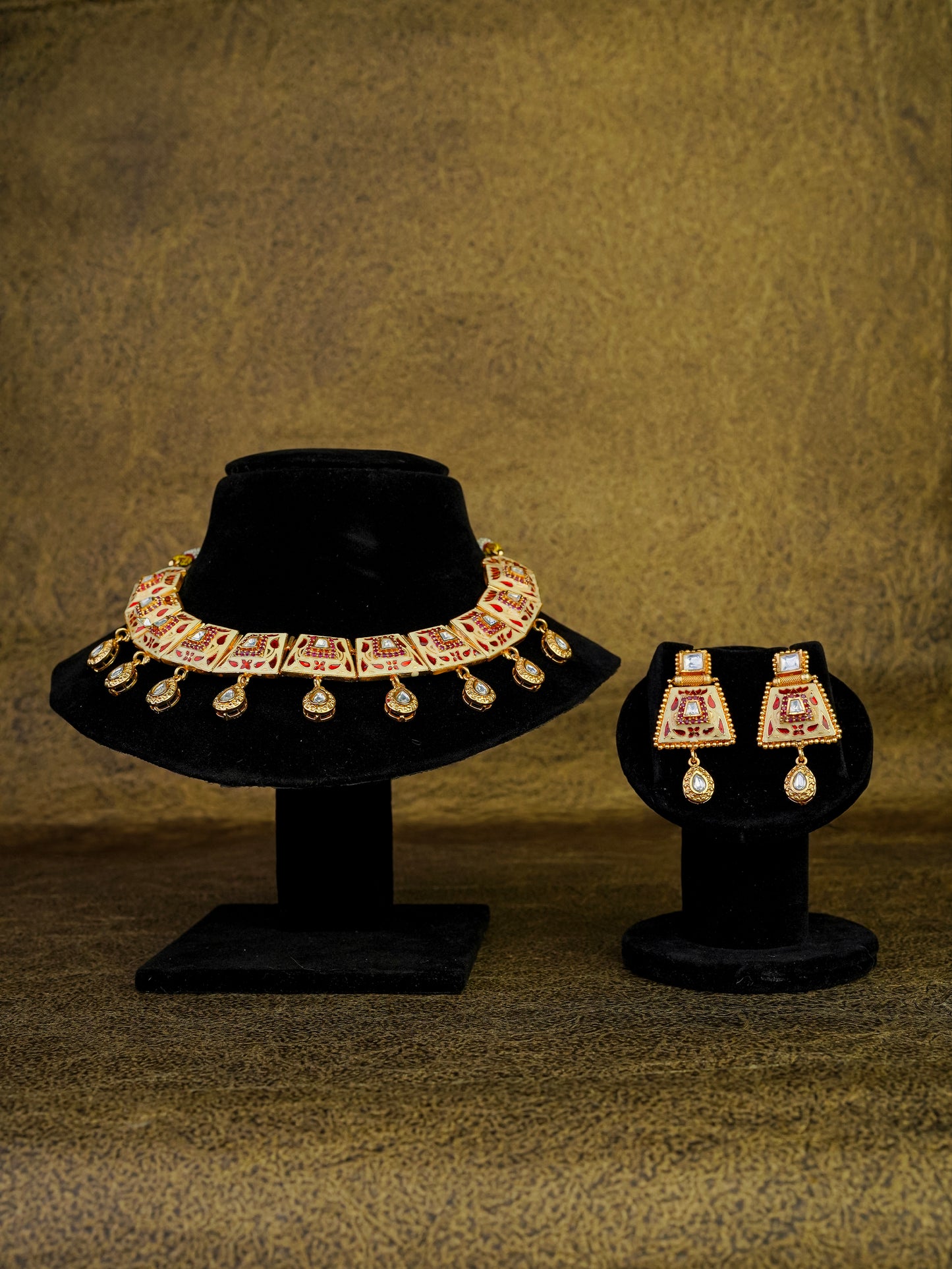 varnika heritage choker set