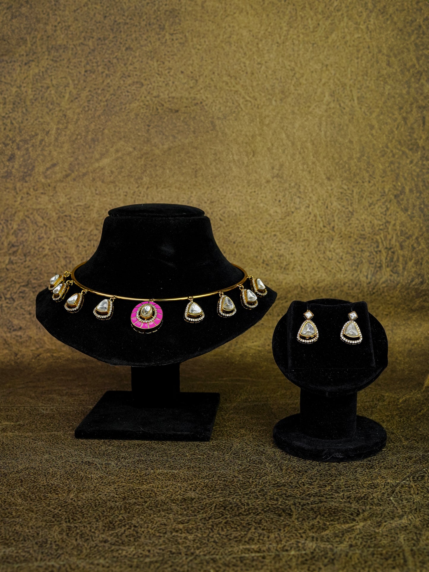 ruhani kundan hansli set