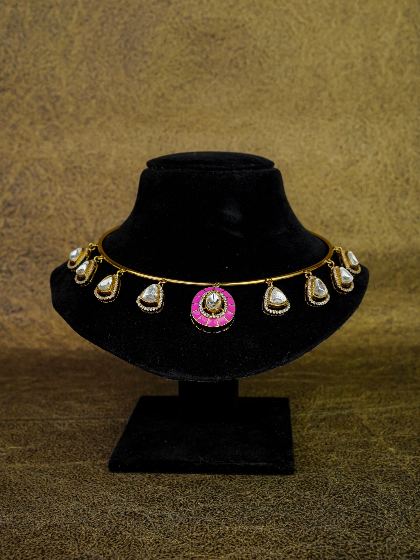 ruhani kundan hansli set