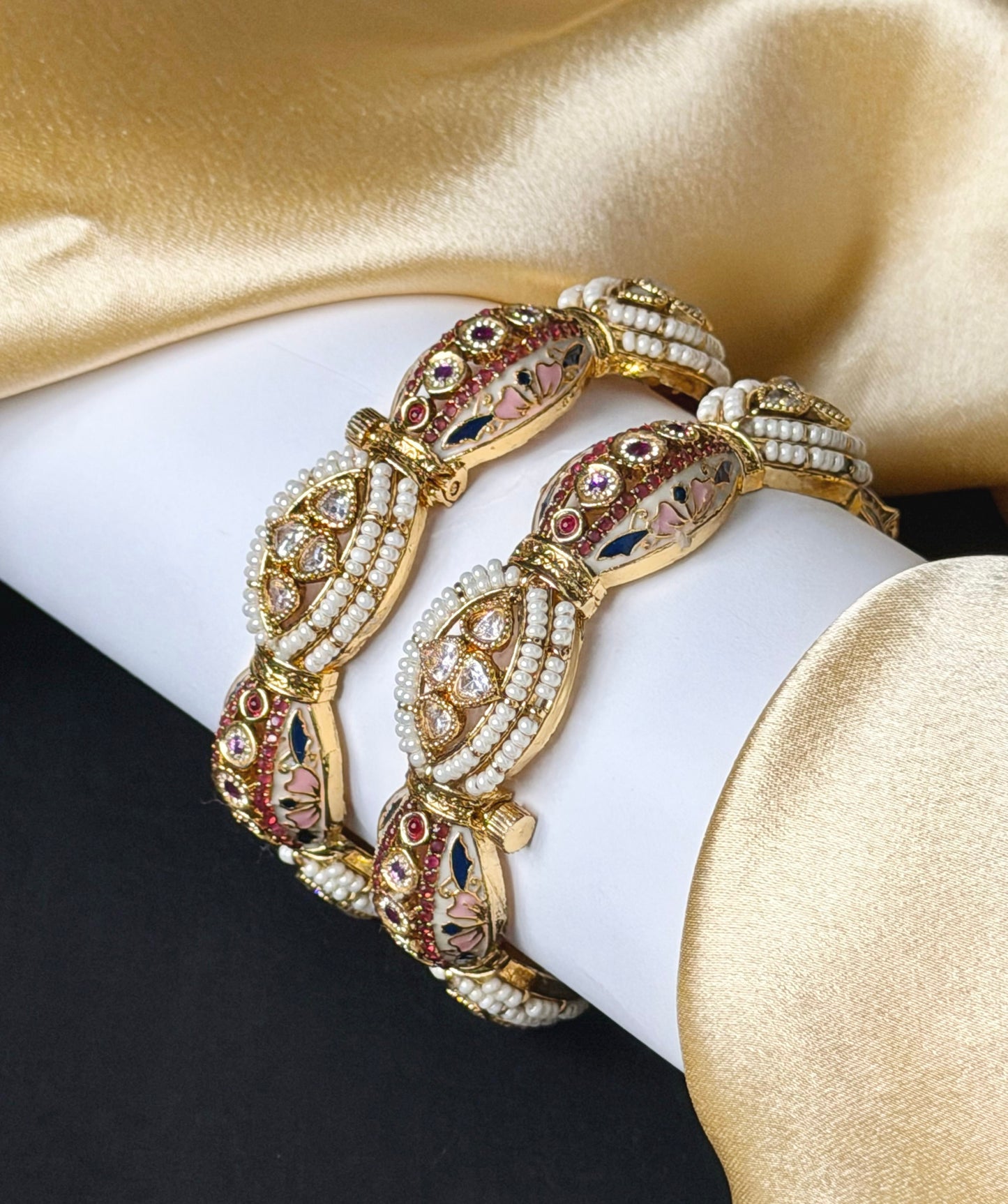 the rajwada pearlescent kada bangle