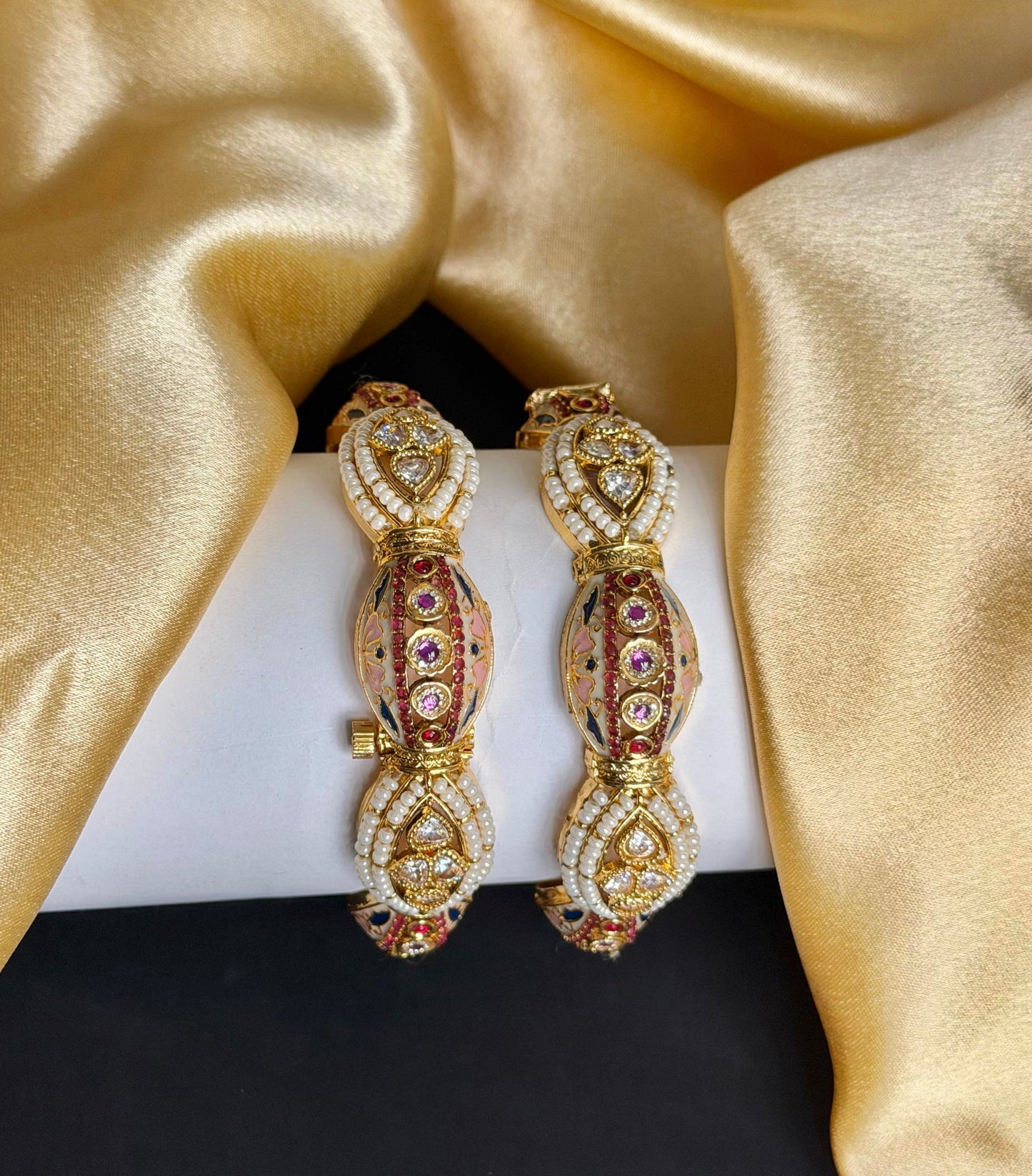 the rajwada pearlescent kada bangle