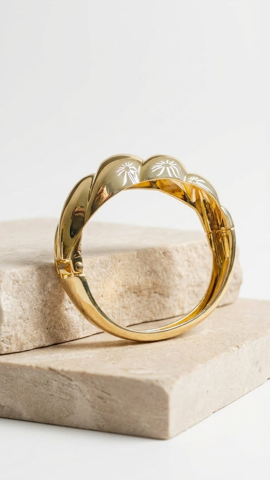 LUXORA PETAL™ ANTI-TARNISH GOLD CUFF