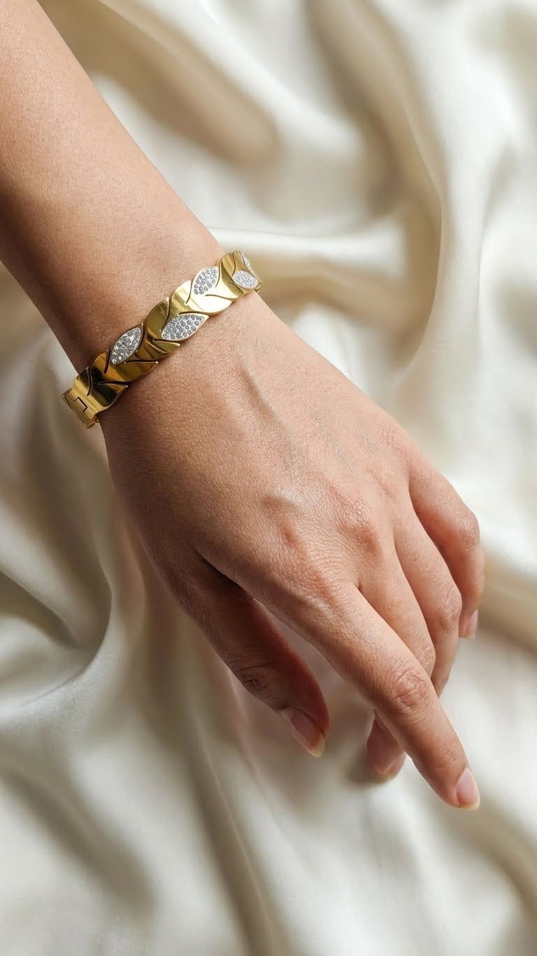 aureva florélle™ anti-tarnish leaf cuff bracelet