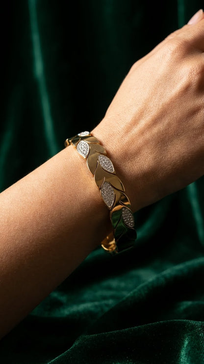 AUREVA FLORÉLLE™ ANTI-TARNISH LEAF CUFF BRACELET
